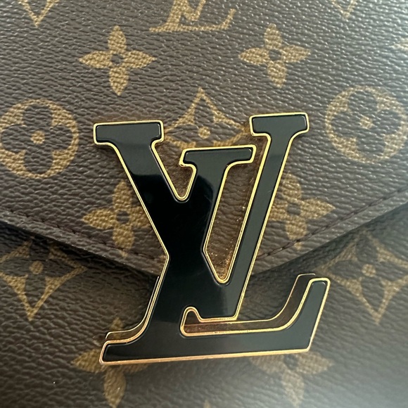Louis Vuitton Passy bag - Picture 10 of 12